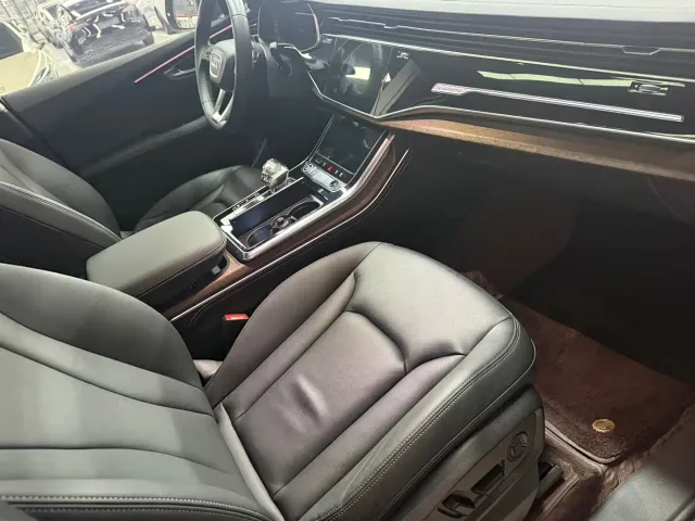 Audi Q7 — Фото автомобиля 12