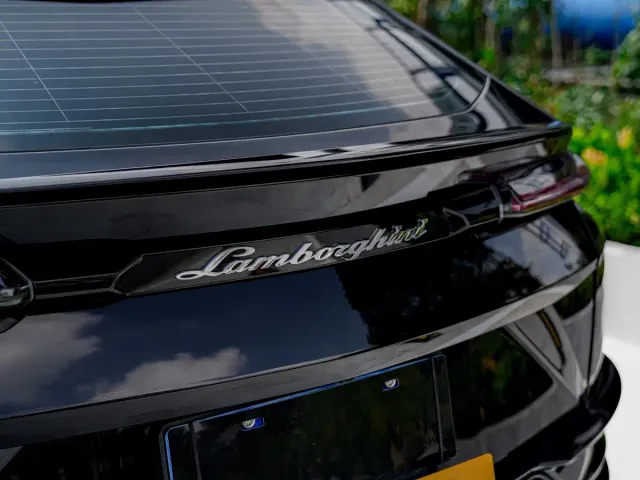 Lamborghini Urus — Фото автомобиля 10