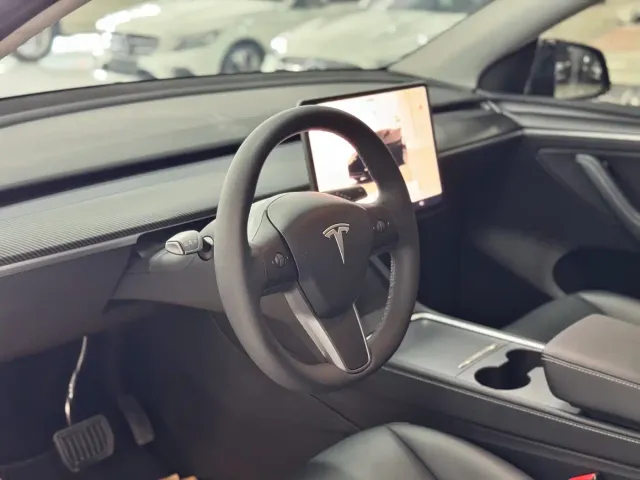 Tesla Model Y — Фото автомобиля 7