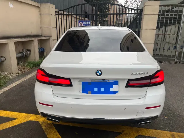 BMW 5 Series — Фото автомобиля 3