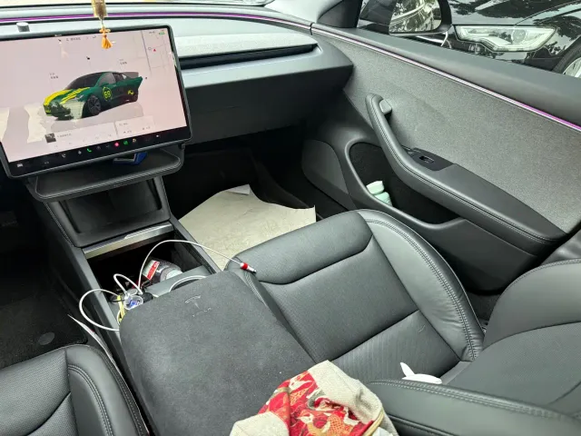 Tesla Model 3 — Фото автомобиля 10