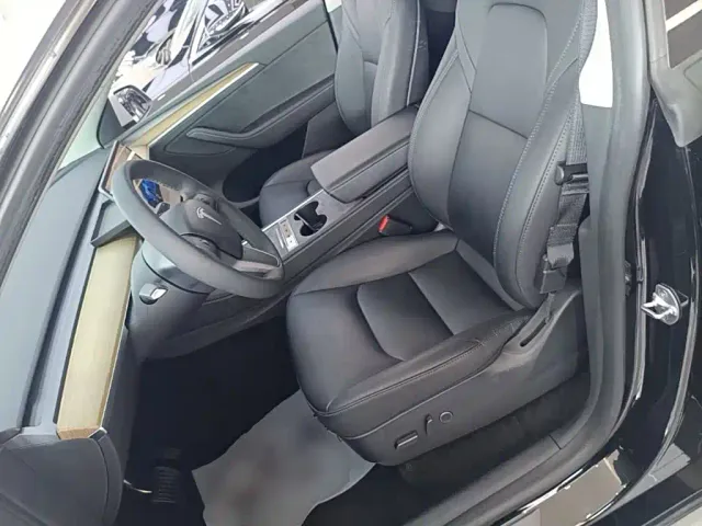 Tesla Model Y — Фото автомобиля 14