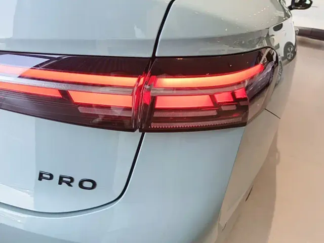 Volkswagen Passat — Фото автомобиля 7
