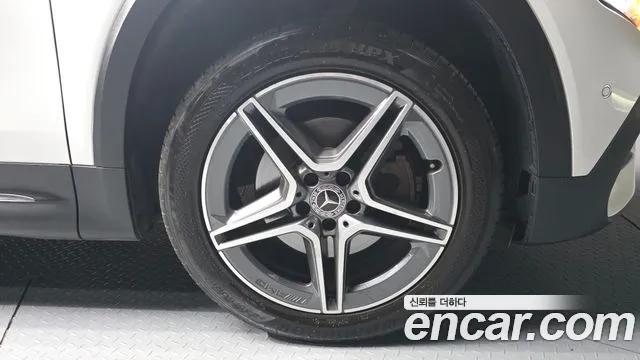 Mercedes-Benz GLB-Class — Фото автомобиля 5