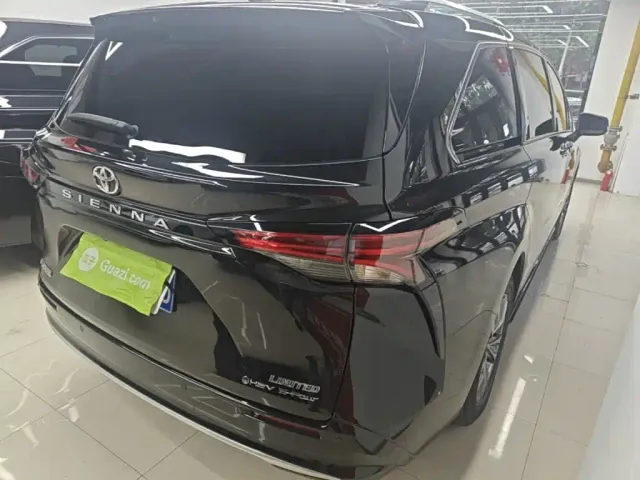 Toyota Sienna — Фото автомобиля 6