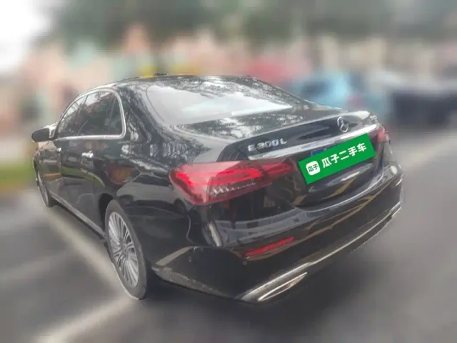 Mercedes-Benz E-Class — Фото автомобиля 24