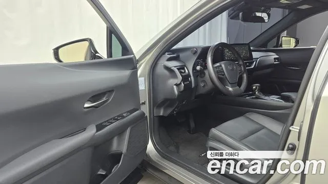 Lexus UX — Фото автомобиля 10