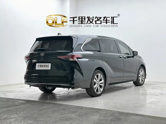 Toyota Sienna — Фото автомобиля 5