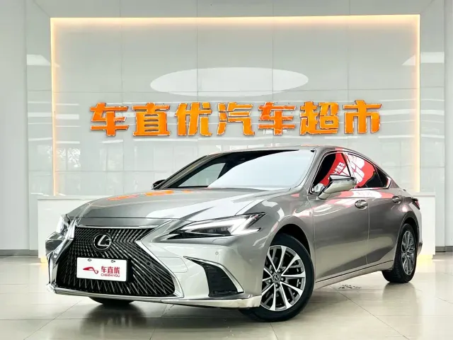 Фотография автомобиля — Lexus ES