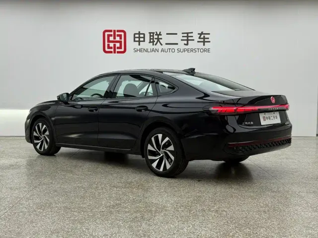Volkswagen Passat — Фото автомобиля 2