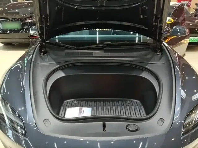 Tesla Model 3 — Фото автомобиля 19