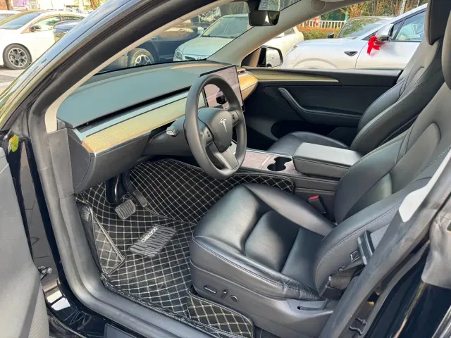 Tesla Model Y — Фото автомобиля 7