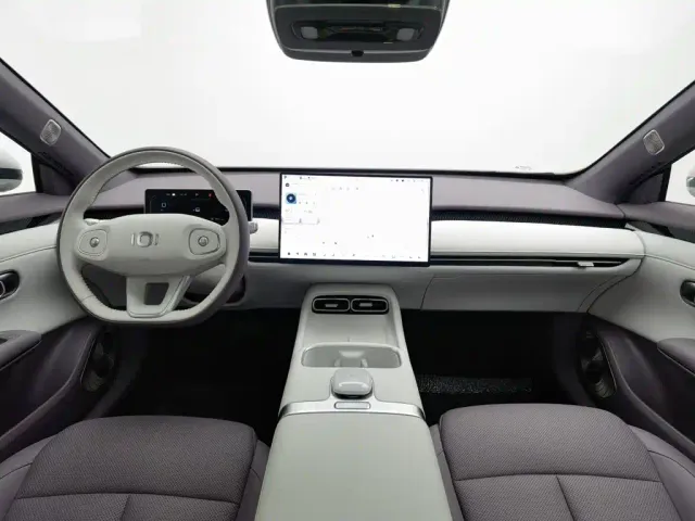 Changan Qiyuan A06 — Фото автомобиля 5