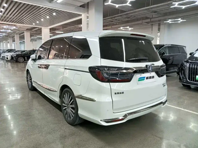Honda Elysion — Фото автомобиля 5