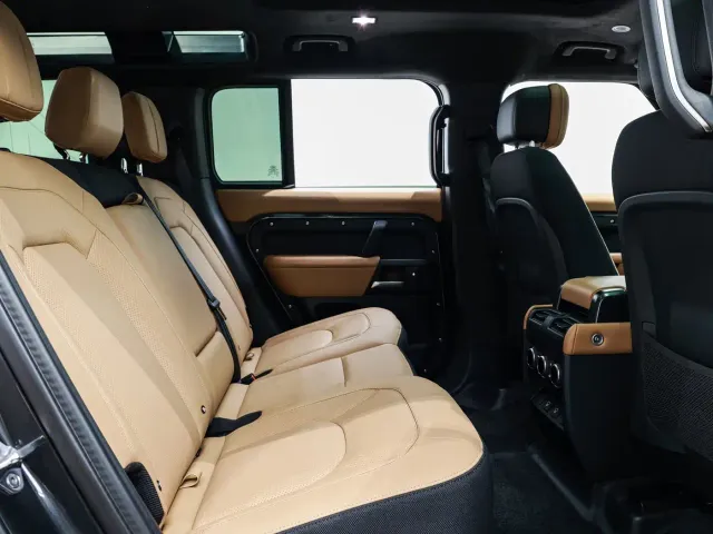 Land Rover Defender — Фото автомобиля 11