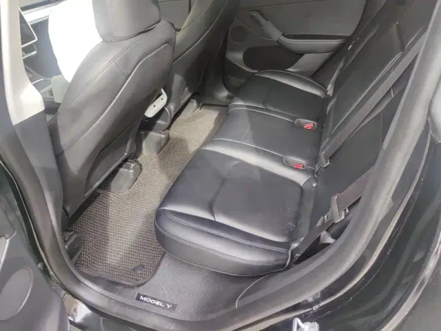 Tesla Model Y — Фото автомобиля 11