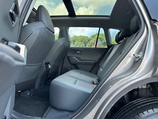 Toyota RAV4 — Фото автомобиля 14