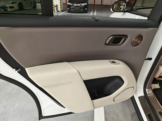Li Auto Li i8 2025 Standard Edition — Фото автомобиля 13