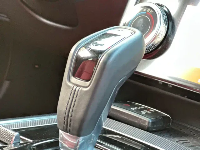 Jaguar XEL — Фото автомобиля 17