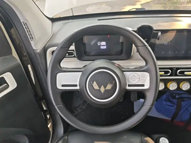 Wuling Hongguang Mini EV — Фото автомобиля 10