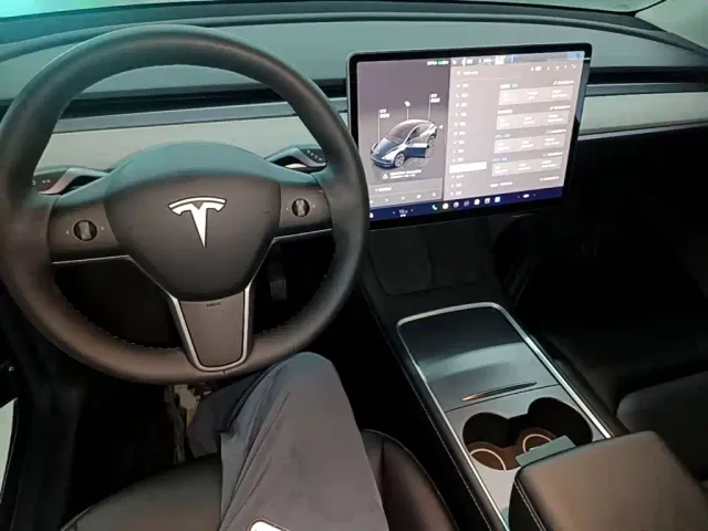 Tesla Model Y — Фото автомобиля 9