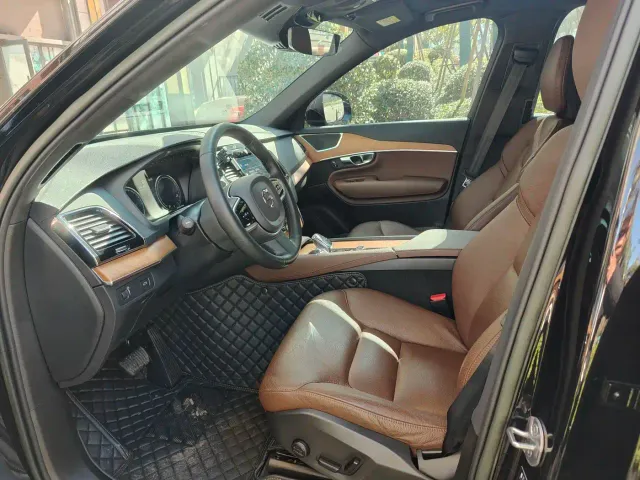 Volvo XC90 — Фото автомобиля 7