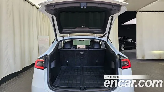 Tesla Model Y — Фото автомобиля 6