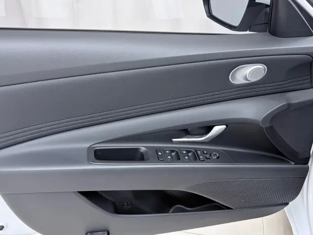 Hyundai Elantra — Фото автомобиля 8