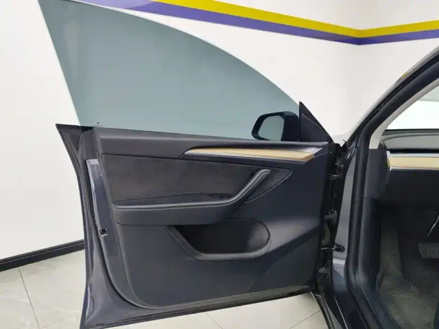 Tesla Model Y — Фото автомобиля 7
