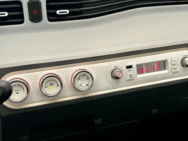 Wuling Hongguang Mini EV — Фото автомобиля 10