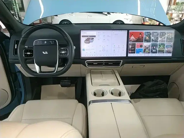 Li Auto L8 — Фото автомобиля 9
