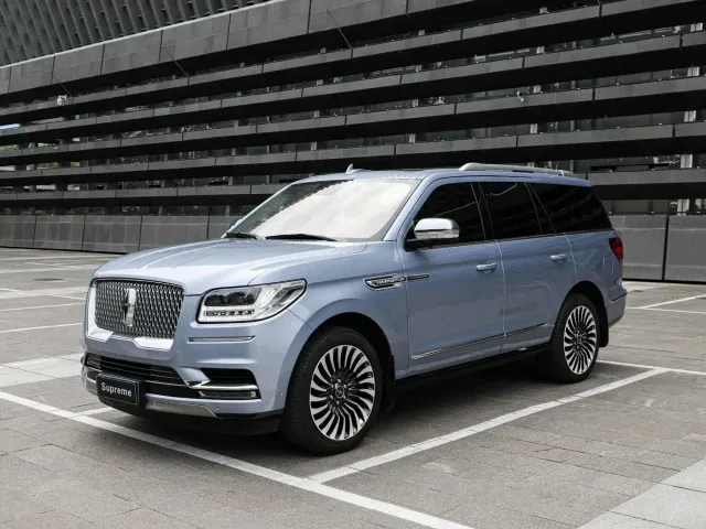 Фотография автомобиля — Lincoln Navigator