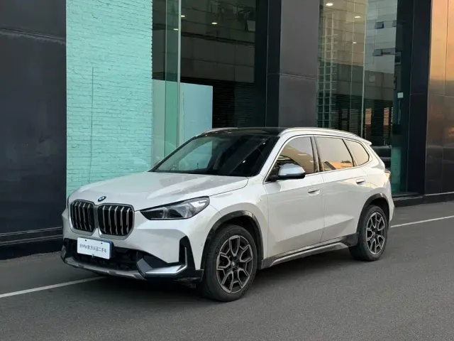 Фотография автомобиля — BMW X1