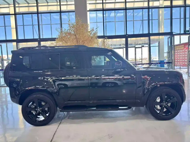 Land Rover Defender — Фото автомобиля 7
