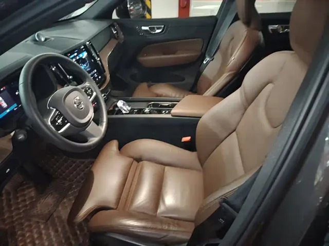 Volvo XC60 — Фото автомобиля 14