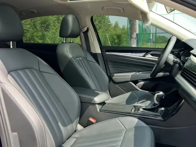 Volkswagen Passat — Фото автомобиля 8