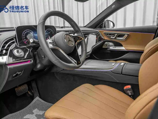 Mercedes-Benz E-Class — Фото автомобиля 12