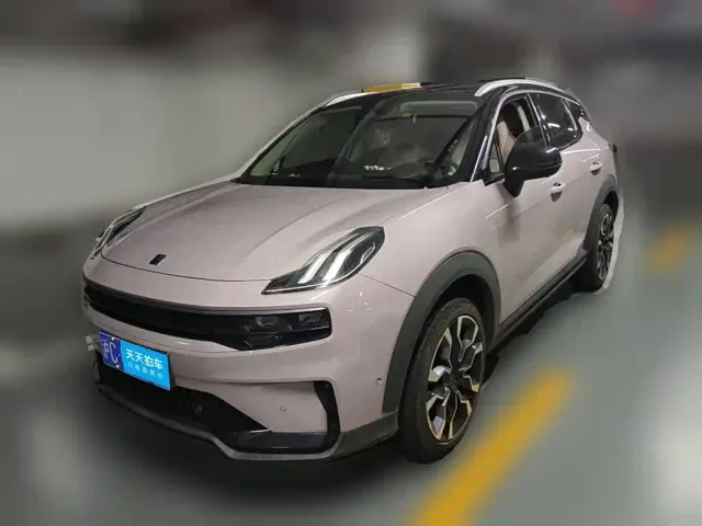 Фотография автомобиля — Lynk & Co 06