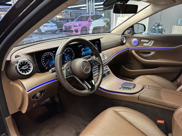 Mercedes-Benz E-Class — Фото автомобиля 4