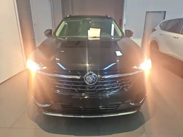 Buick Envision Plus — Фото автомобиля 2