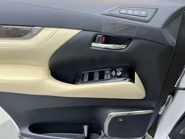 Toyota Alphard — Фото автомобиля 17