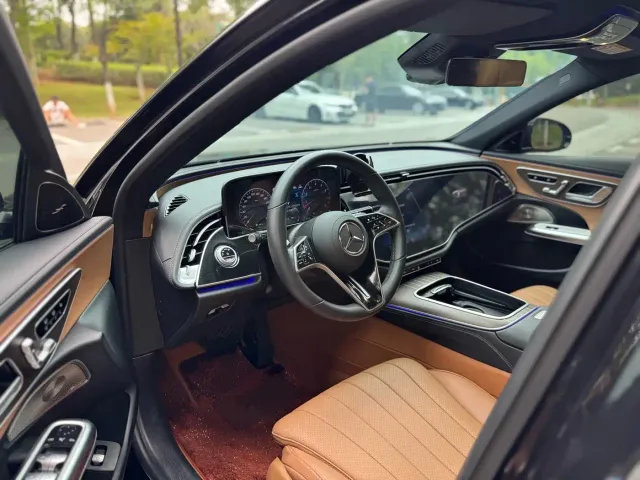 Mercedes-Benz E-Class — Фото автомобиля 5