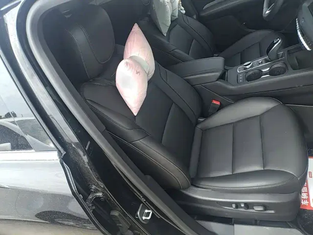 Cadillac XT4 — Фото автомобиля 24