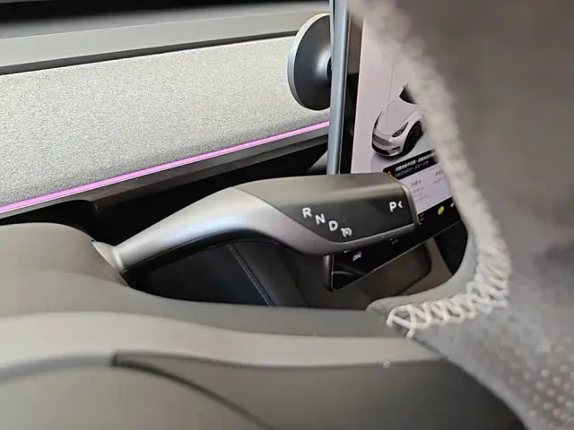 Tesla Model Y — Фото автомобиля 13