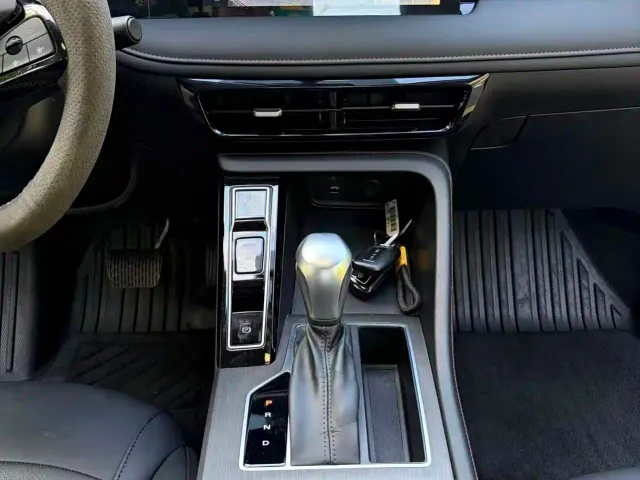 Roewe i5 — Фото автомобиля 12