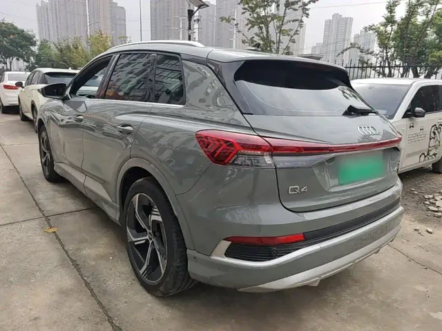 Audi Q4 e-tron — Фото автомобиля 4