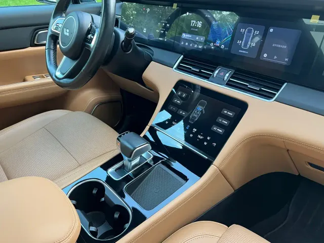 Li Auto ONE — Фото автомобиля 14