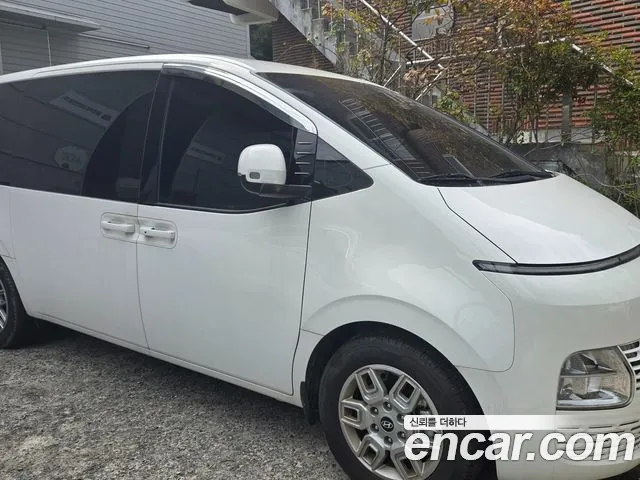 Фотография автомобиля — Hyundai Staria