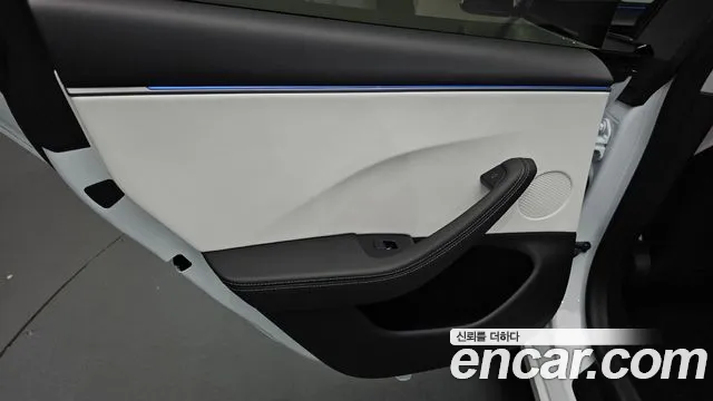 Tesla Model 3 — Фото автомобиля 25