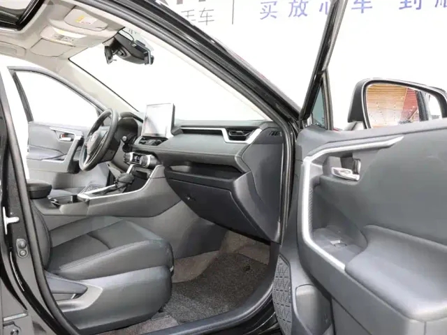 Toyota RAV4 — Фото автомобиля 8